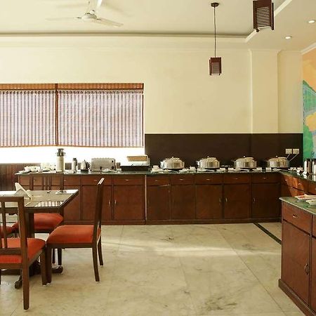 Comfort Hotel Dewa Retreat Rishīkesh Restaurant foto